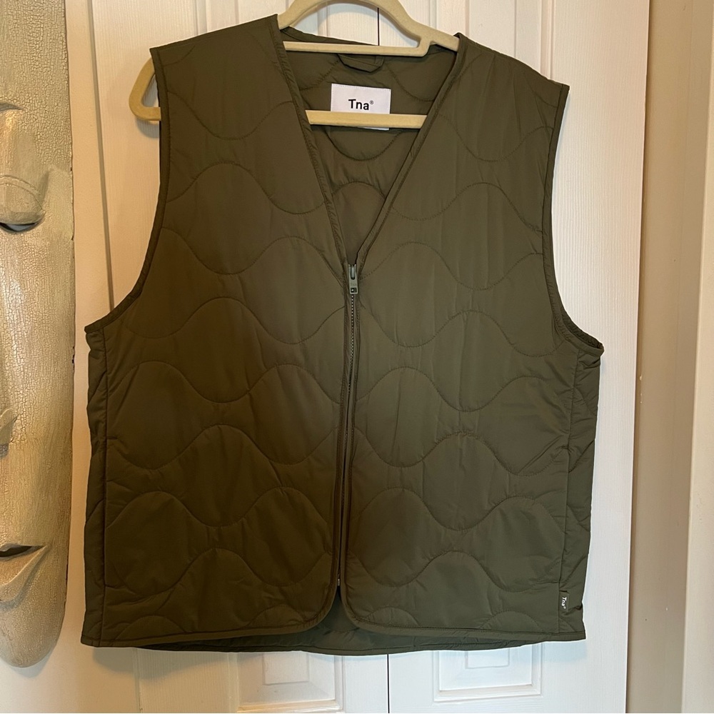 Aritzia Tna “River” vest size M in olive green. New without tags.